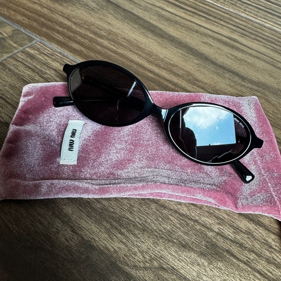 Round Small Black Sunglasses - Picture 2 of 6